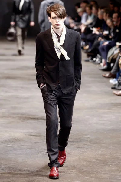 Look 11